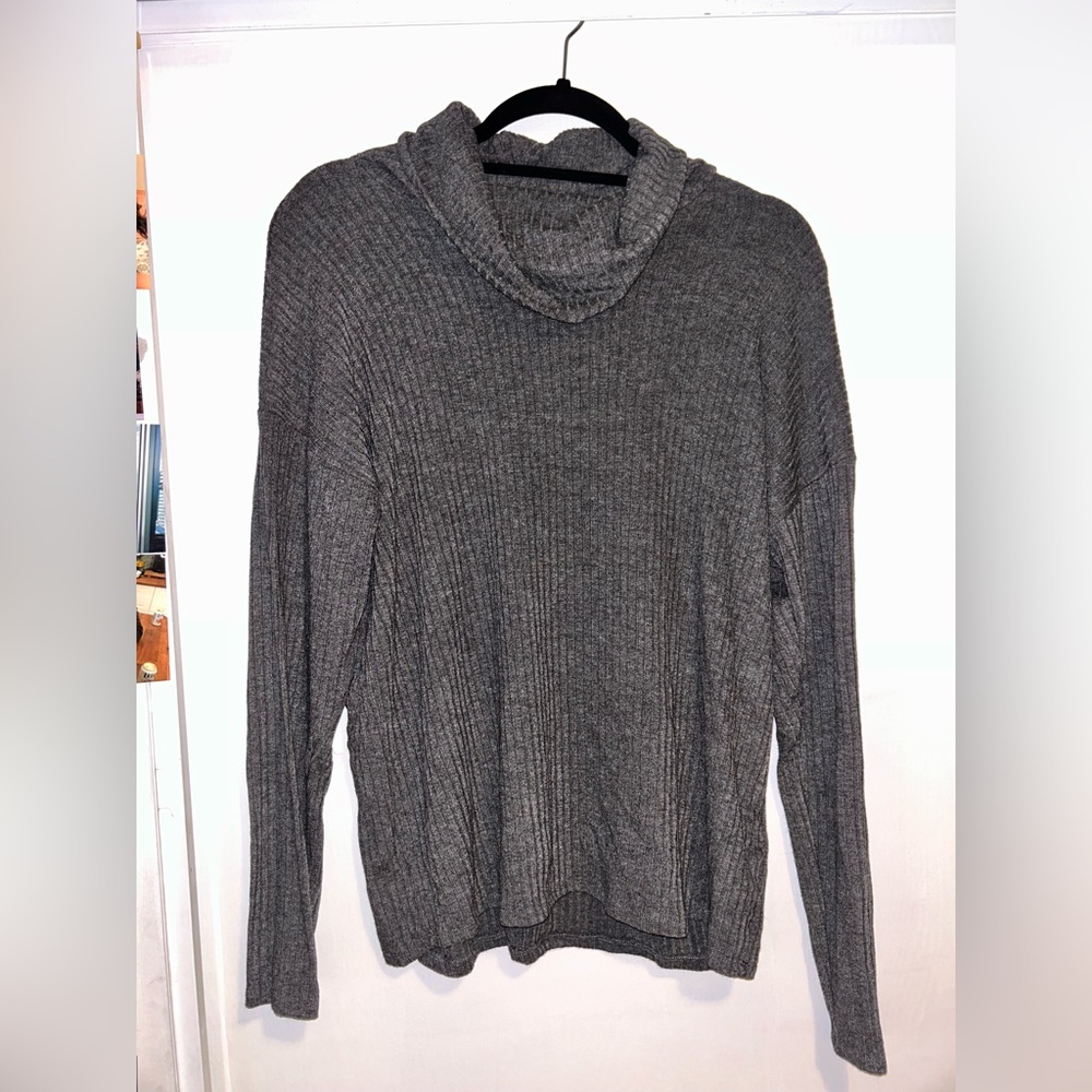 Gray ribbed turtleneck